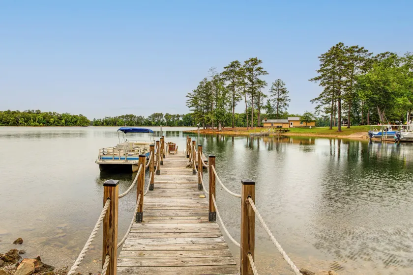 Tiny Cabin on Lake Murray, Private Dock for Boats - Image 1