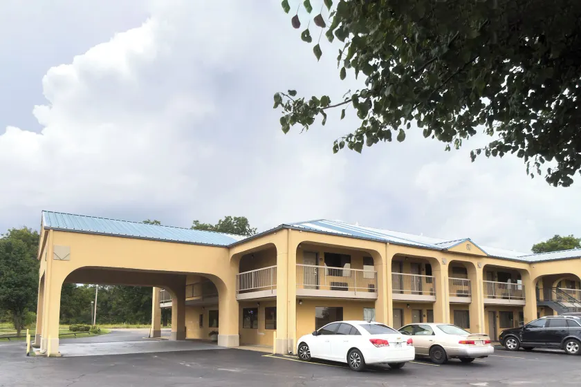Deerfield Inn By Capital O Blytheville AR I55 - Image 1
