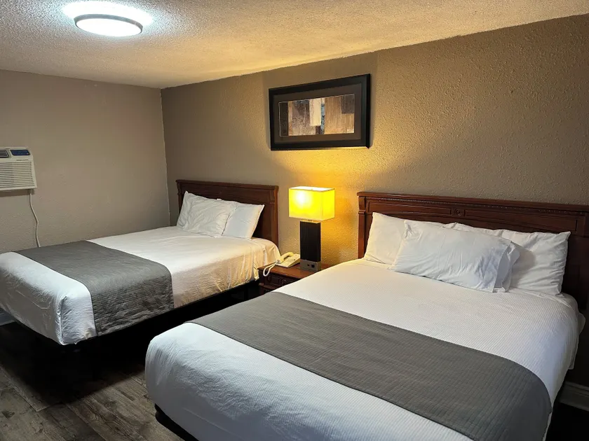 Champlain Motor Inn - Image 1