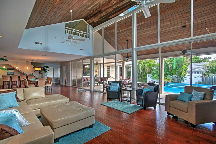 Walk to Beach! Poolside Oasis in Pompano - Image 1