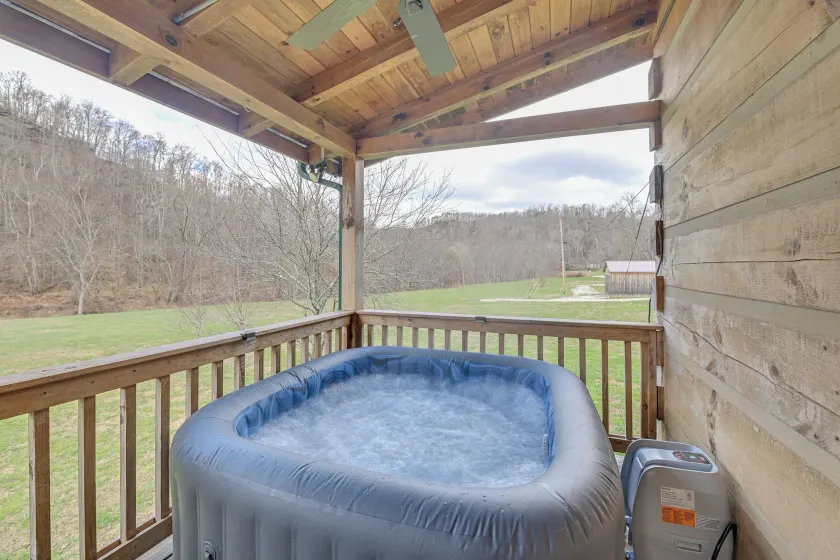 Pet-friendly Cabin w/ Hot Tub in Daniel Boone NF - Image 1