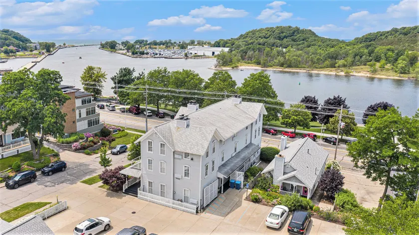 Harbor House Inn - Image 1