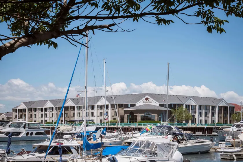 Doubletree by Hilton Hotel Racine Harbourwalk - Image 1