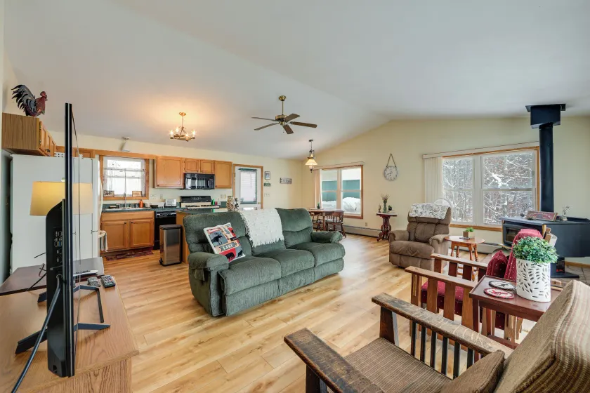 Old Forge Getaway! Cozy Base for All-season Fun - Image 1