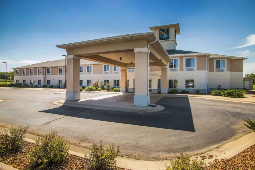 Quality Inn Parsons North - Image 1