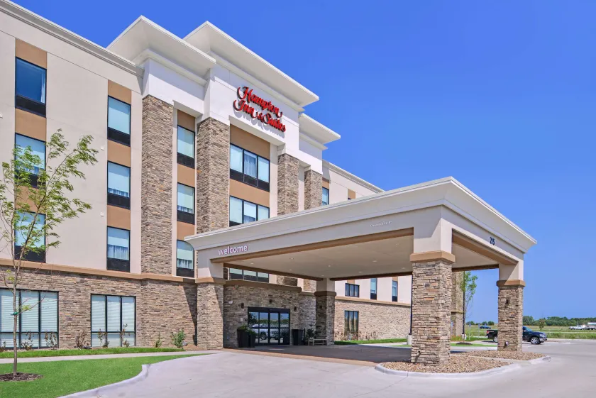 Hampton Inn & Suites Altoona-Des Moines - Image 1