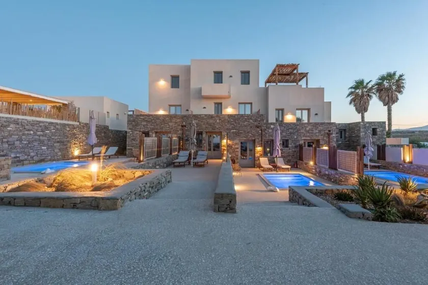 Paros Comfy Suites - Image 1