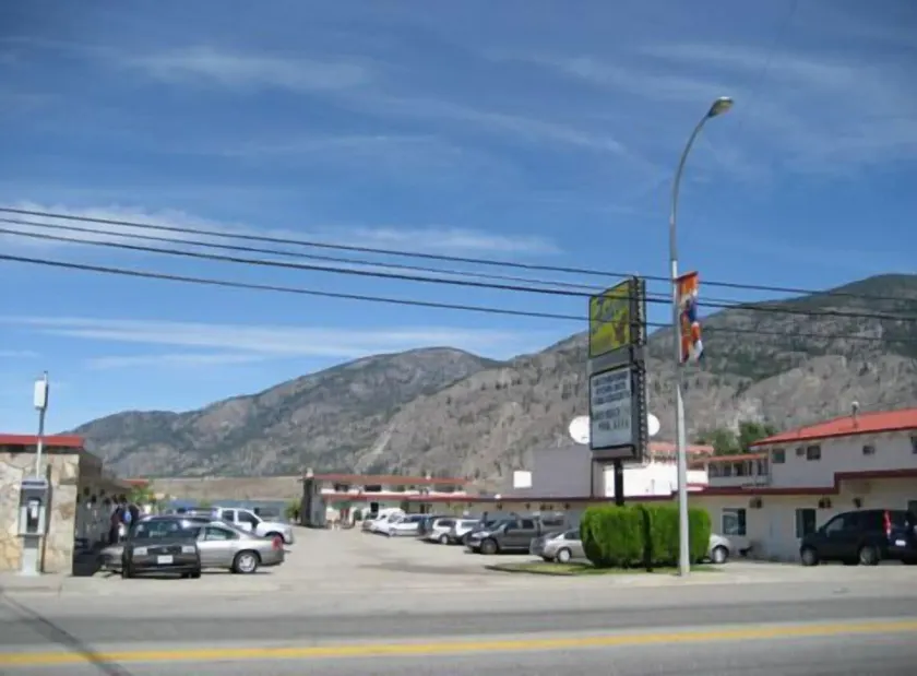 Falcon Resort - Image 1