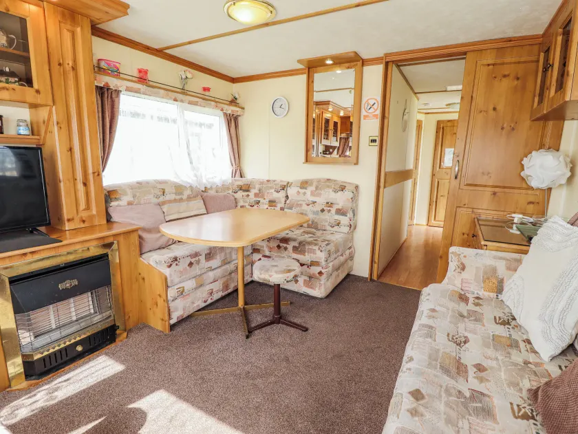 Caravan 25 - Image 1