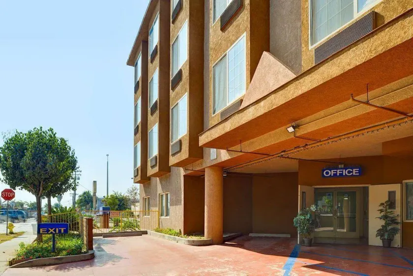 H3 Inn & Suites - LAX Airport - Los Angeles - Image 1