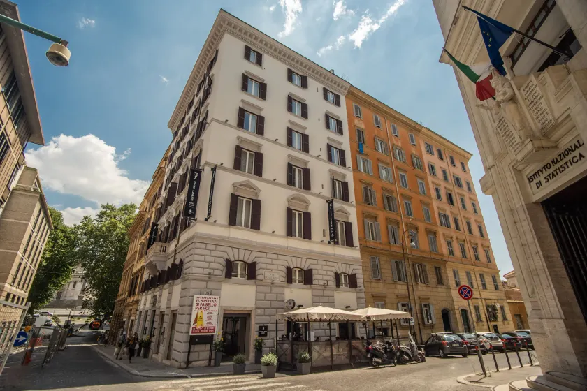 Hotel 77 Seventy-Seven - Maison D'Art Collection - Image 1
