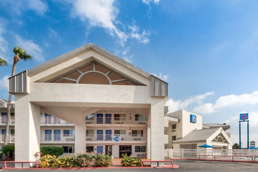 Motel 6-Brownsville, TX North - Image 1