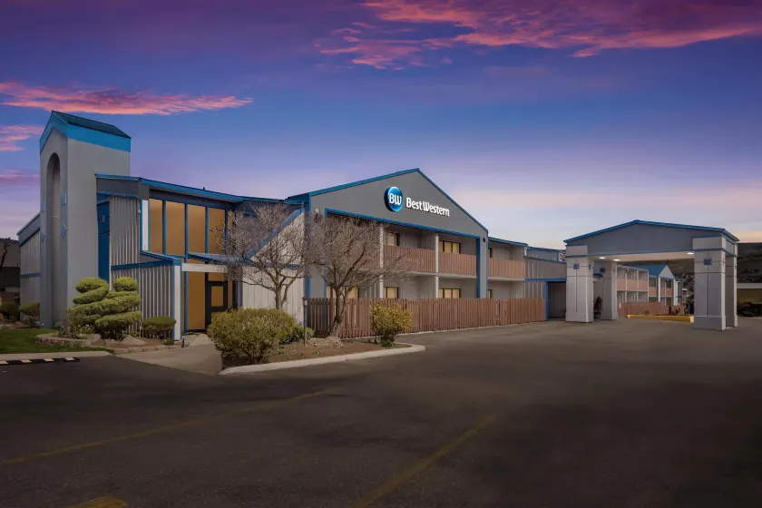 Best Western Chieftain Inn - Image 1