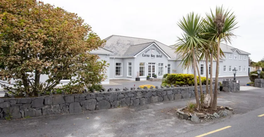 Carna Bay Hotel - Image 1