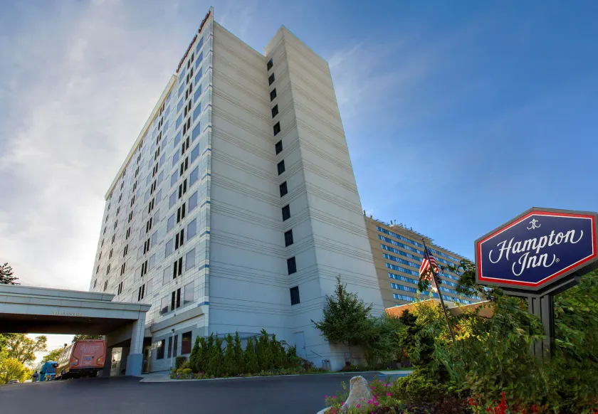 Hampton Inn NY-JFK - Image 1