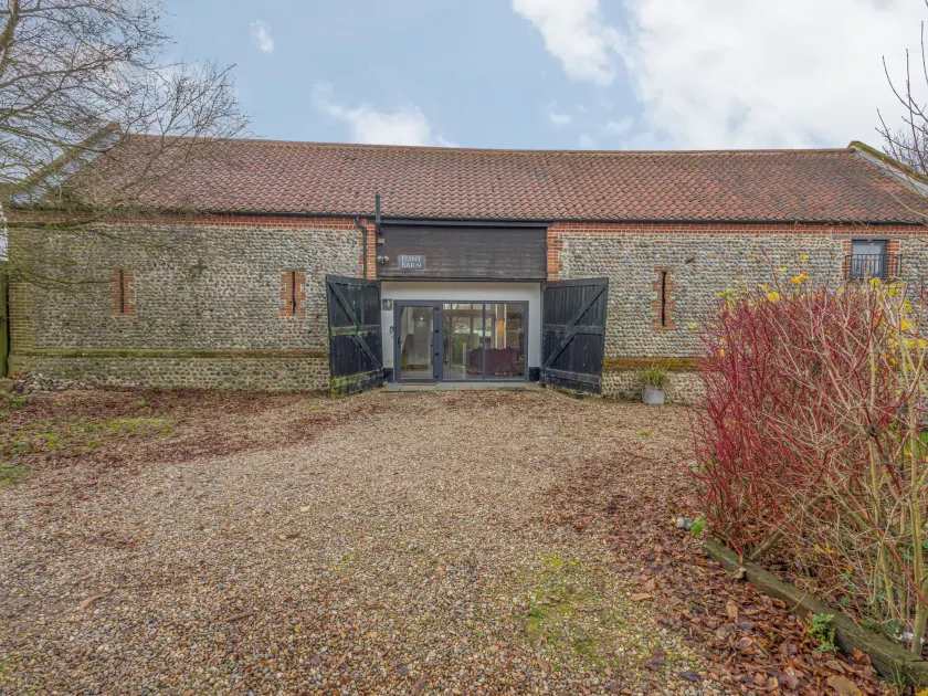 Flint Barn - Image 1
