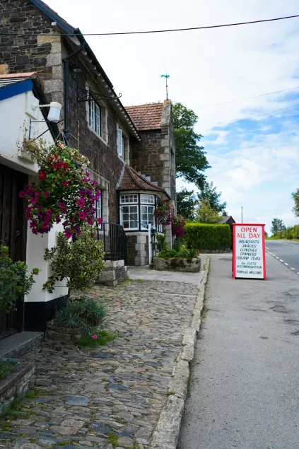 Fox & Hounds Hotel - Image 1