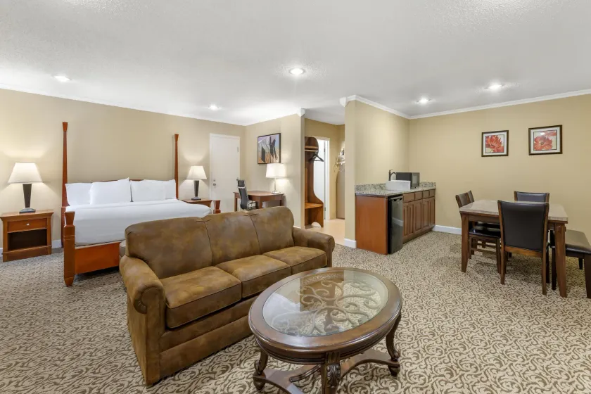 Best Western Plus Wooster Hotel & Conference Center - Image 1