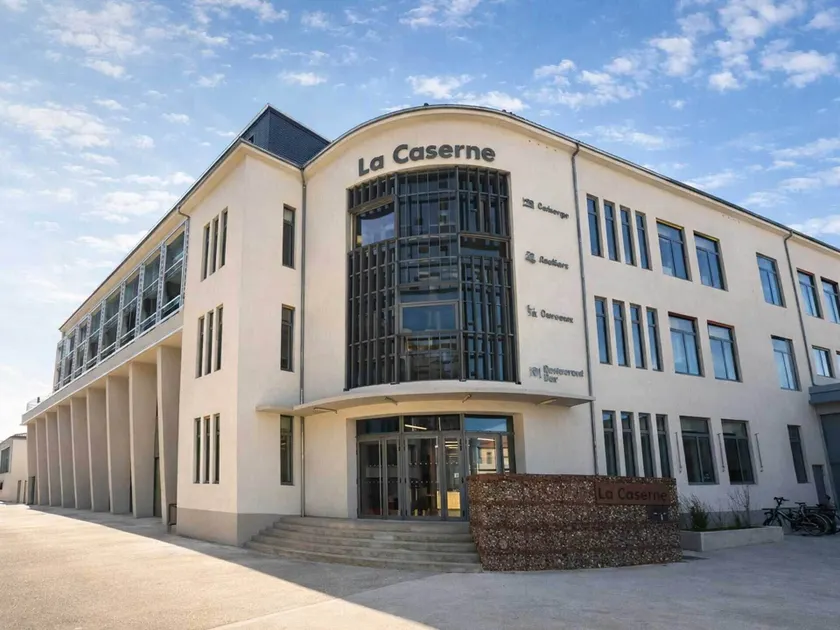 HI Poitiers - La Caserne - Image 1