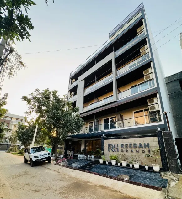 Reebah Grande - Image 1