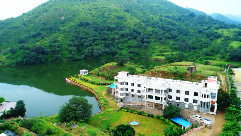 Rang Bhawan Inn- A Lake View Hotel - Image 1