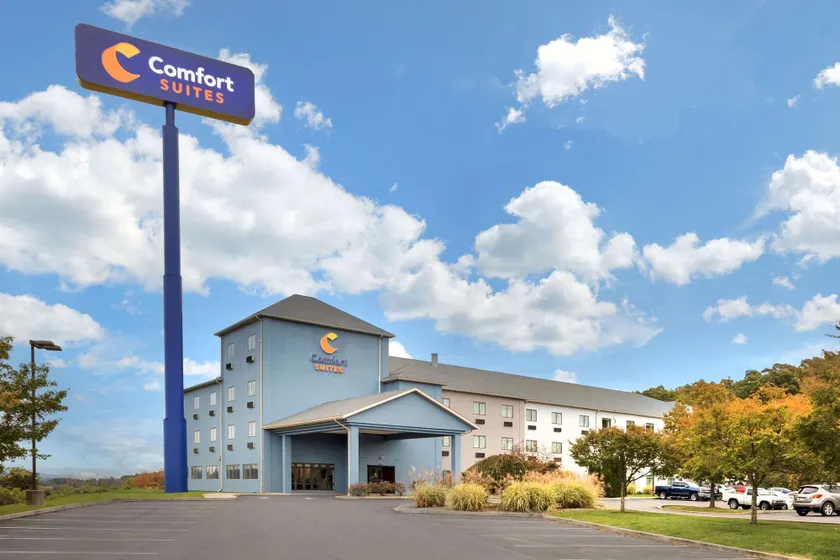 Comfort Suites Bloomsburg - Image 1