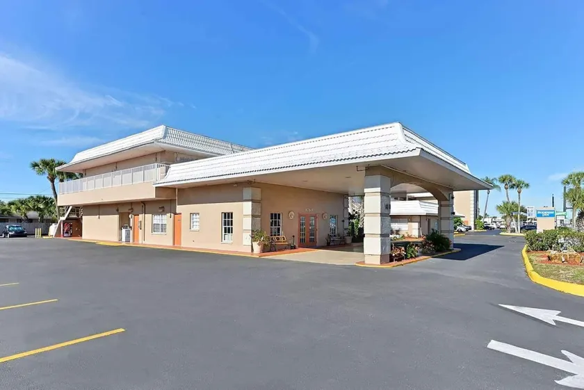 Travelodge by Wyndham Venice - Image 1