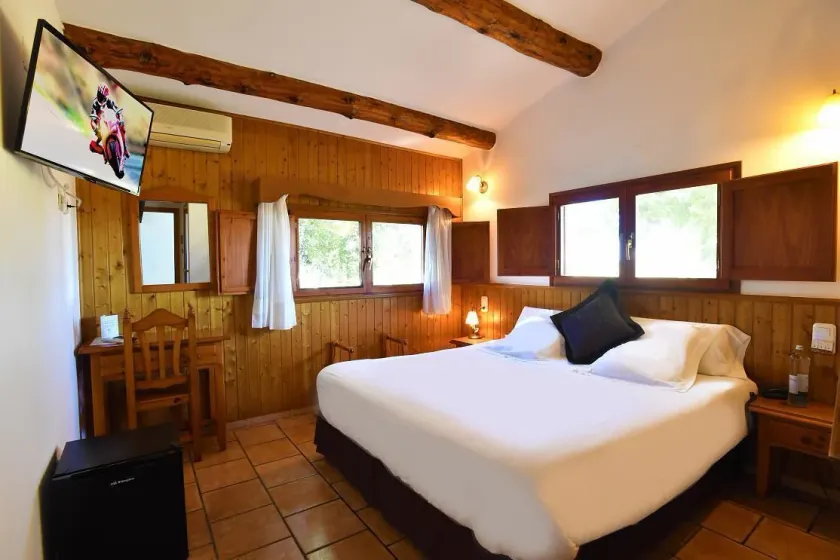 Delta Hotel - Image 1