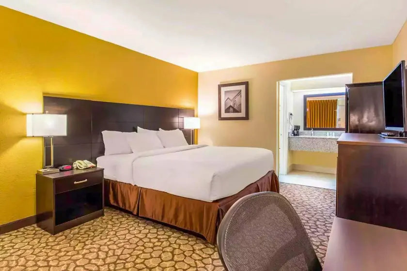 Ramada by Wyndham Santee I-95 - Image 1