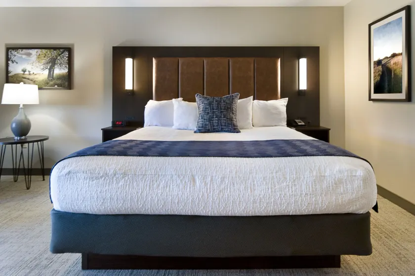 ClubHouse Hotel Sioux Falls - Image 1
