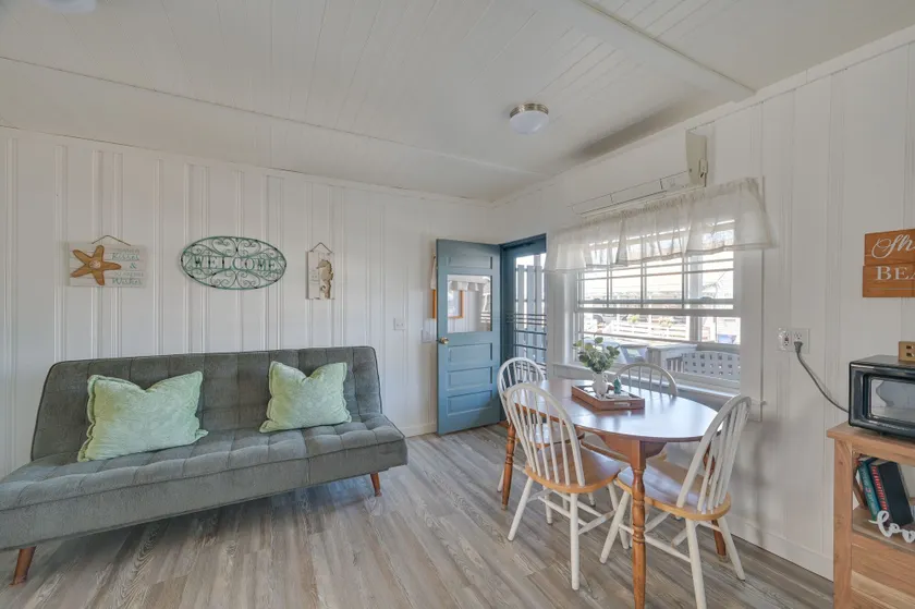 Charming Hampton Home w/ Porch, Walk to Beach! - Image 1