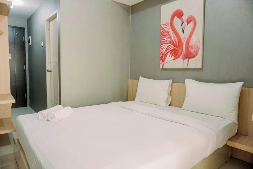 Best Comfy and Modern Studio at Baileys Apartment By Travelio - Image 1