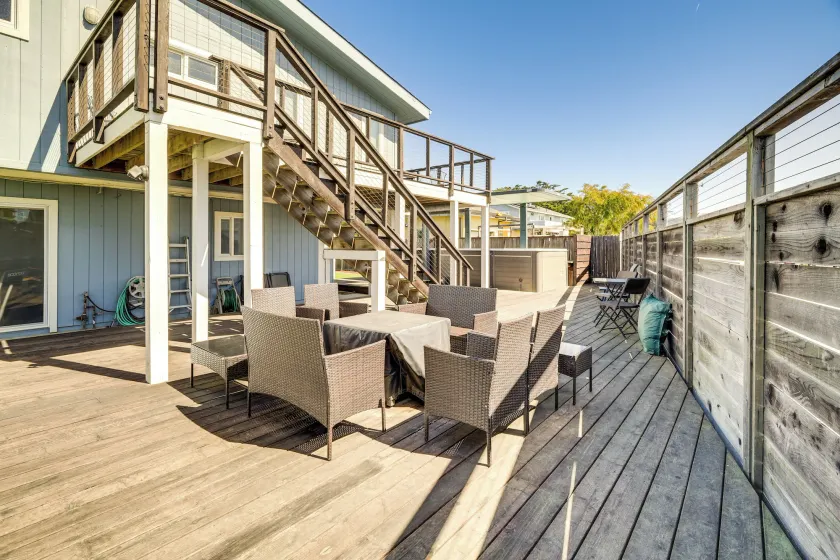 Walk to Poplar Beach: Cozy Coastal Getaway w/ Yard - Intérieur