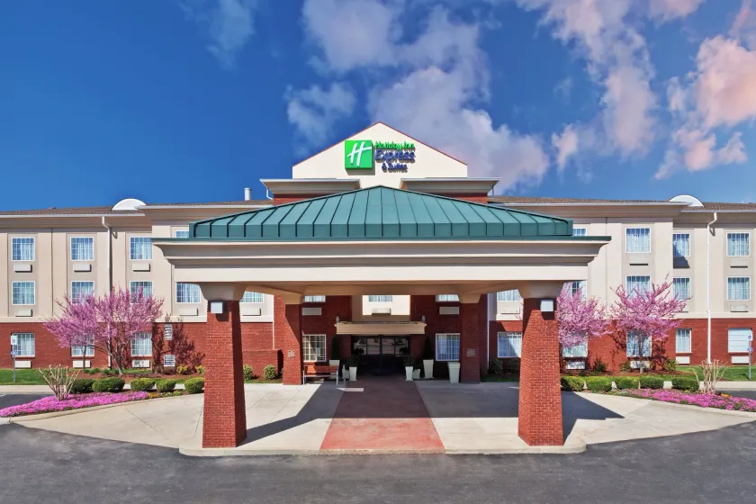 Holiday Inn Express Hotel & Suites Manchester Conference Center by IHG - Image 1