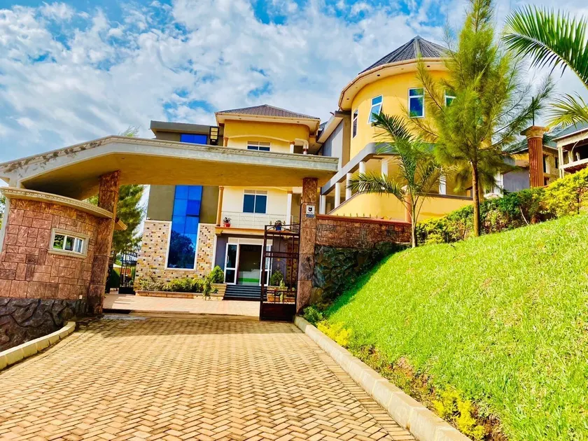Jebel Hotel & Lounge Buloba - Image 1