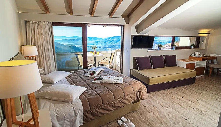 Fedriades Delphi Hotel - Image 1