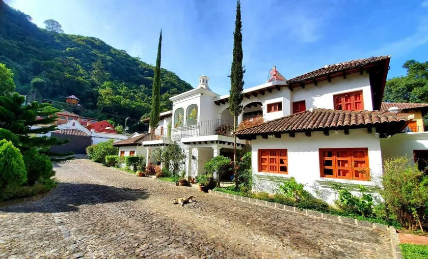 Hostal Casa Búho - Image 1