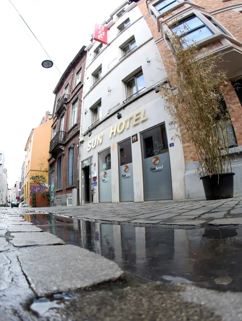 Sun Hotel - Image 1
