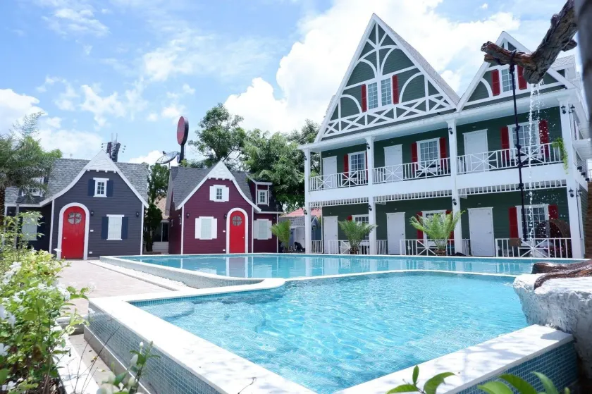 TomangOh Vintage Resort - Image 1