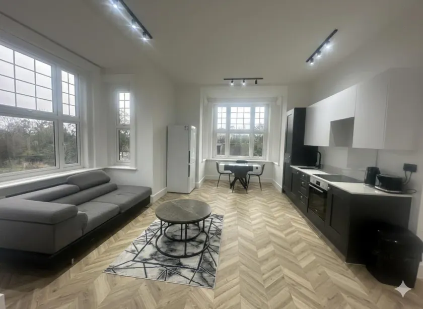 Dippen Hall Signature Apartment - Minutes From Gatwick Airport - Image 1