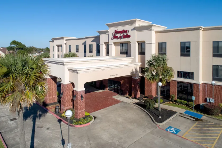 Hampton Inn & Suites Port Arthur - Image 1