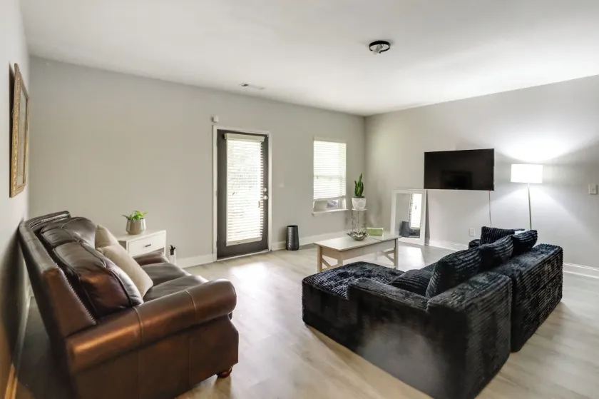 Shop, Dine & Hike: Lawrenceville Home By Parks - Image 1