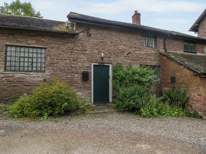 Yew Tree Cottage - Image 1