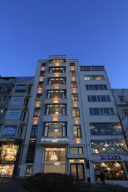 Art Nouveau Pera - Image 1