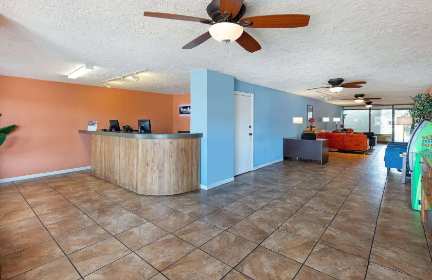 Americana Inn a Travelodge by Wyndham - Hall