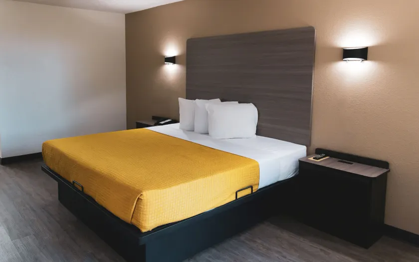 Express Inn & Suites - Image 1