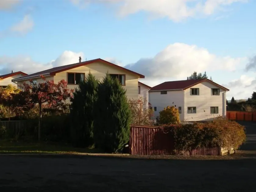 Ossies Motels and Chalets - Image 1