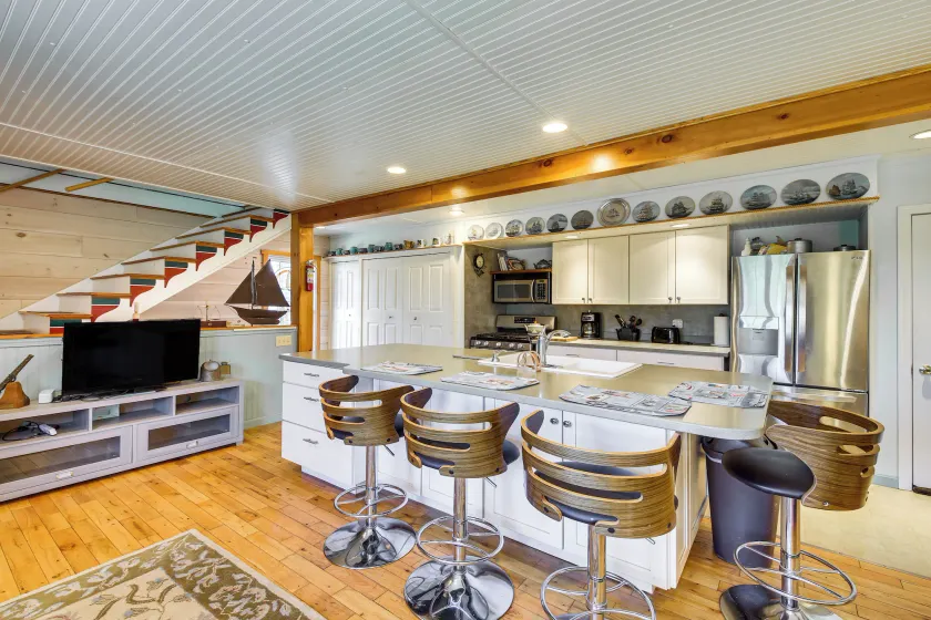 Historic Friendship Boat House Near Back River! - Image 1