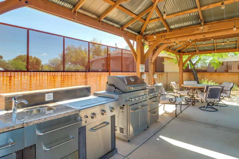 Pet-Friendly Tucson Casita: Shared Swim Spa! - Image 1