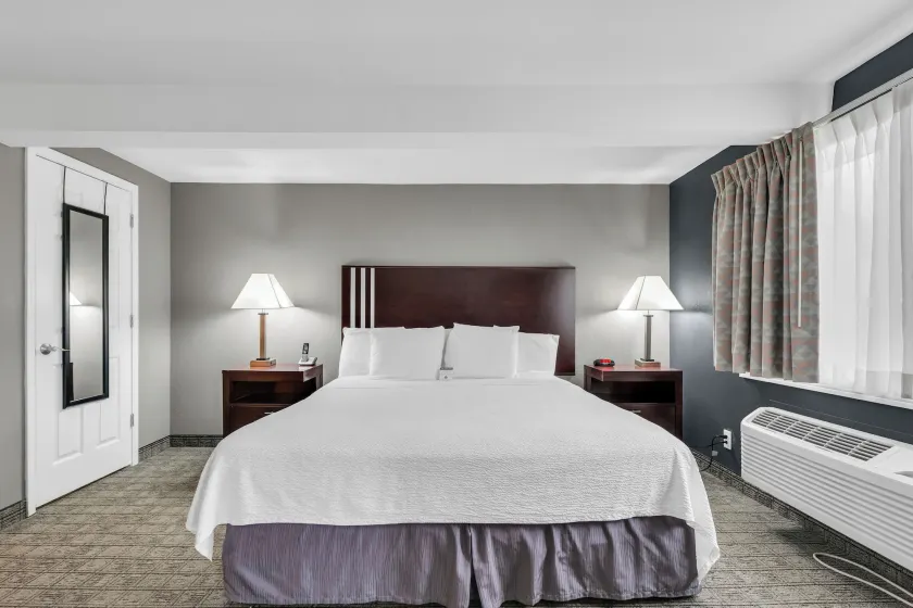 Red Lion Inn & Suites Urbana - Image 1